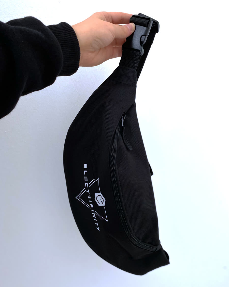 Bauchtasche — am Körper getragen